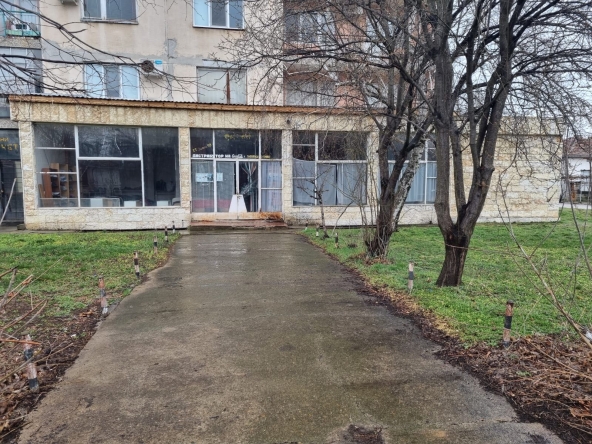 Дава се под наем Магазин в Летница - 240 кв.м за 204 € - Снимка #1