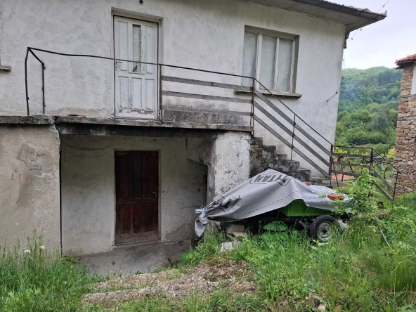 Дава се под наем Етаж от къща в Мадан - 80 кв.м за 5610 € - Снимка #1