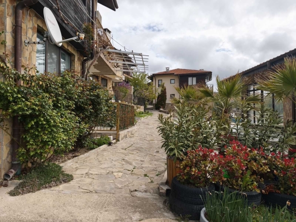 Четиристаен апартамент в с. Кошарица, Област Бургас - 90 кв.м за 578 €/кв.м - Снимка #1