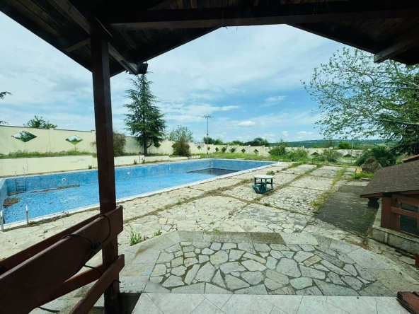 Хотел в Харманли - 544 кв.м за 589 €/кв.м - Снимка #1