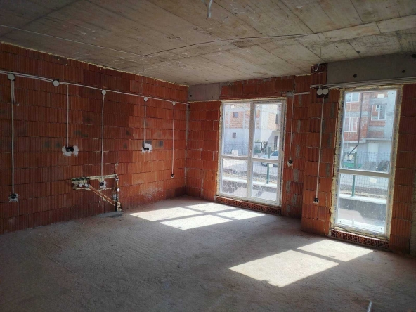 Тристаен апартамент в Асеновград - 100 кв.м за 1300 €/кв.м - Снимка #1