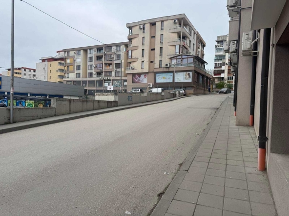 Магазин в Велико Търново, Бузлуджа - 150 кв.м за 1034 €/кв.м - Снимка #1