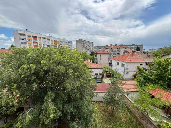 Тристаен апартамент в Стара Загора, Загорка - 100 кв.м за 800 €/кв.м - Снимка #1