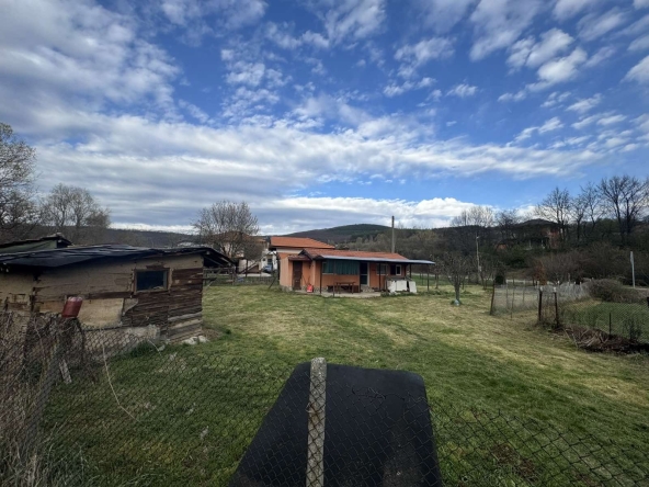 Парцел в с. Големо Бучино, Област Перник - 30 кв.м за 3000 €/кв.м - Снимка #1