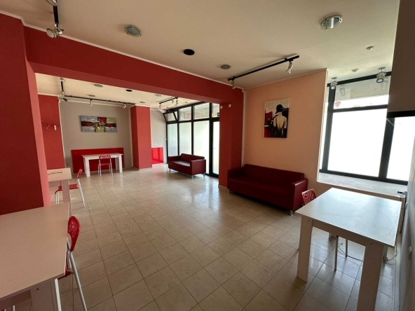 Дава се под наем Магазин в Пловдив, Тракия - 110 кв.м за 650 € - Снимка #1