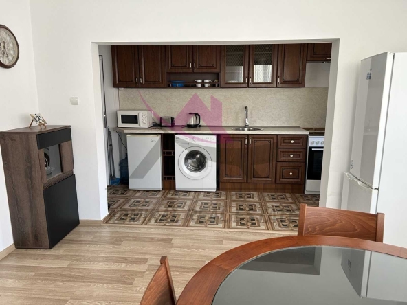 Дава се под наем Тристаен апартамент в Варна, Център - 110 кв.м за 750 € - Снимка #1