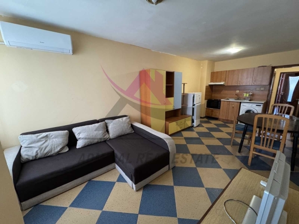 Дава се под наем Двустаен апартамент в Варна, Център - 60 кв.м за 450 € - Снимка #1