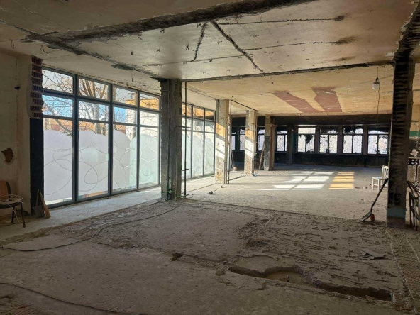 Магазин в Хасково, Център - 500 кв.м за 700 €/кв.м - Снимка #1