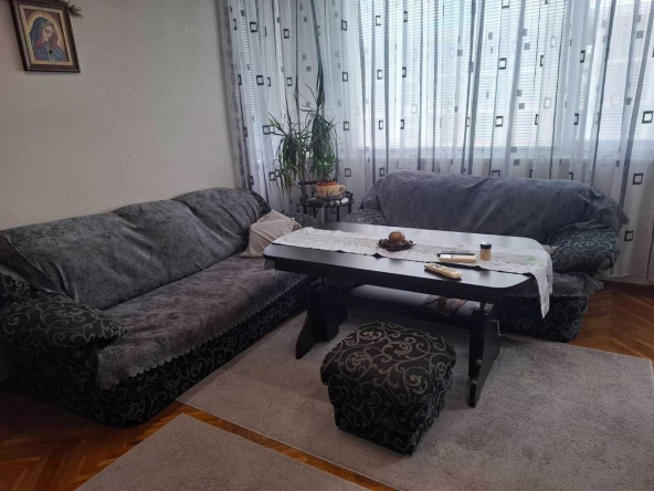 Тристаен апартамент в Казанлък - 100 кв.м за 1046 €/кв.м - Снимка #1