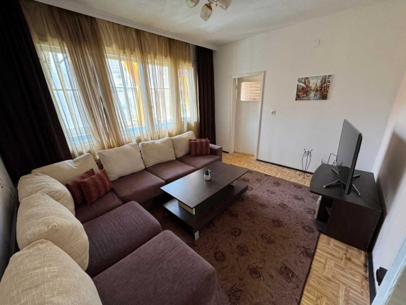 Дава се под наем Тристаен апартамент в Бургас, Възраждане - 78 кв.м за 535.5 € - Снимка #1