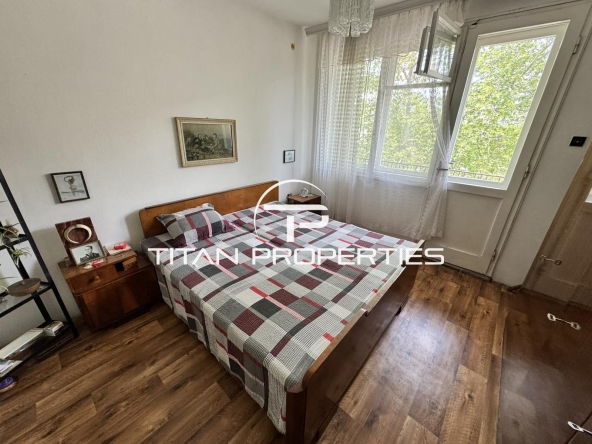 Тристаен апартамент в Бургас, Център - 81 кв.м за 3087 €/кв.м - Снимка #1