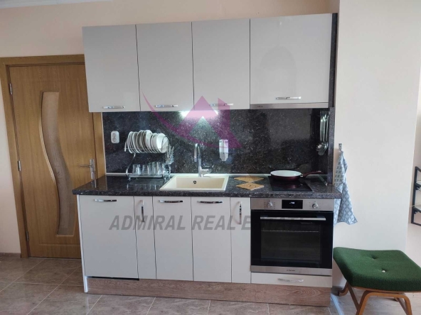 Дава се под наем Тристаен апартамент в Варна, Център - 80 кв.м за 700 € - Снимка #1