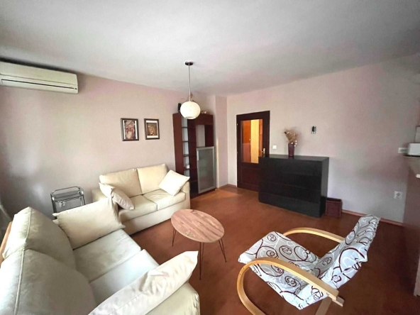 Дава се под наем Двустаен апартамент в Плевен, Идеален център - 60 кв.м за 300 € - Снимка #1