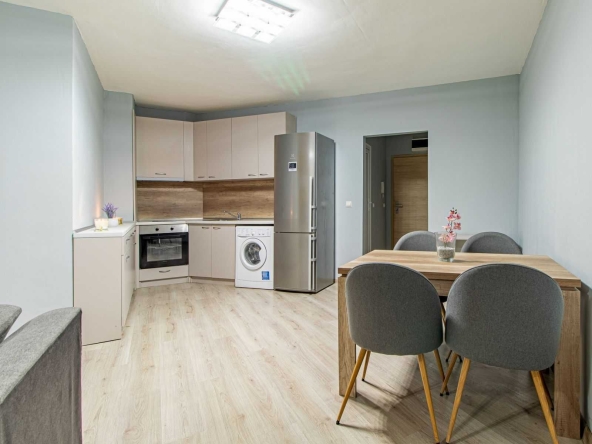 Дава се под наем Тристаен апартамент в София, Витоша - 106 кв.м за 700 € - Снимка #1