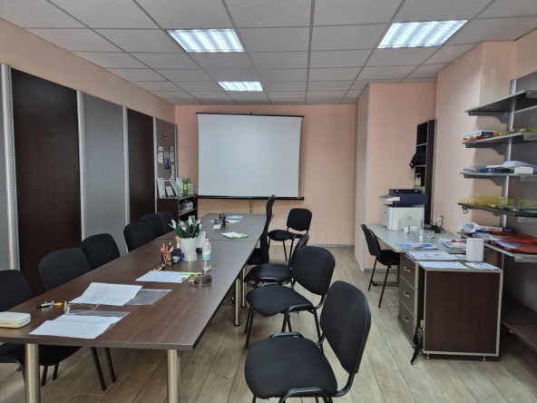 Дава се под наем Магазин в Пловдив, Тракия - 50 кв.м за 255 € - Снимка #1