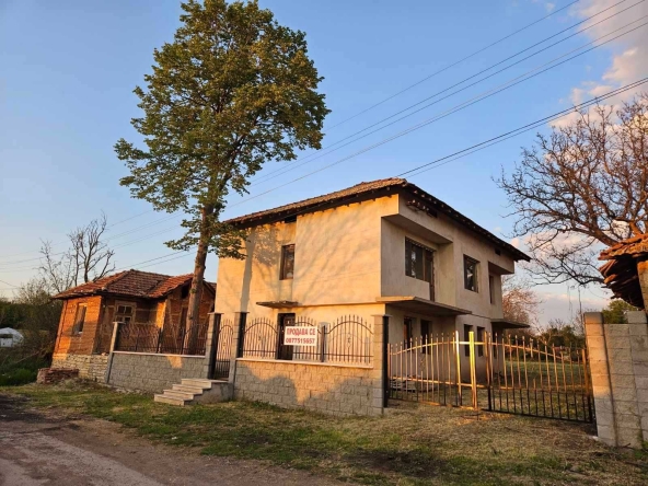 Къща в с. Камен, Област Велико Търново - 440 кв.м за 182 €/кв.м - Снимка #1