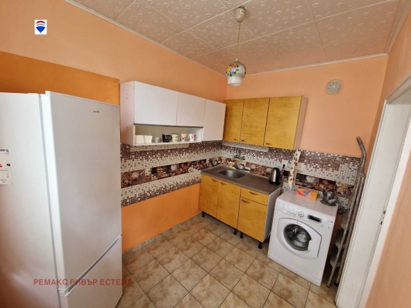 Дава се под наем Двустаен апартамент в Русе, Широк център - 65 кв.м за 244.8 € - Снимка #1