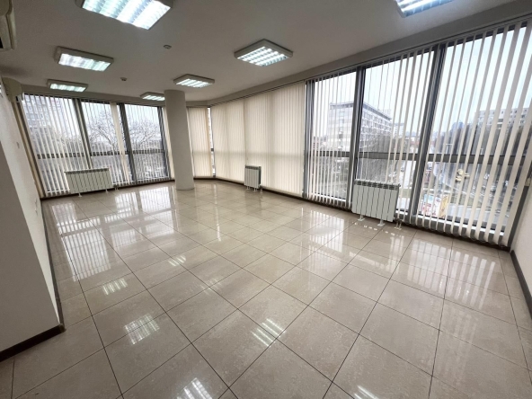 Дава се под наем Офис в Пловдив, Гагарин - 110 кв.м за 500 € - Снимка #1