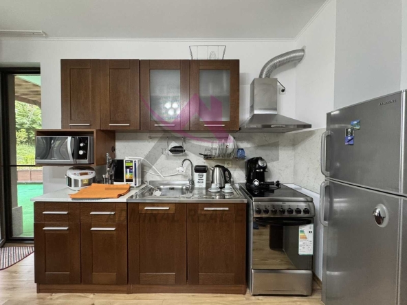 Дава се под наем Двустаен апартамент в к.к. Св.Св. Константин и Елена - 60 кв.м за 650 € - Снимка #1