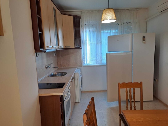 Дава се под наем Тристаен апартамент в Варна, Колхозен пазар - 72 кв.м за 510 € - Снимка #1