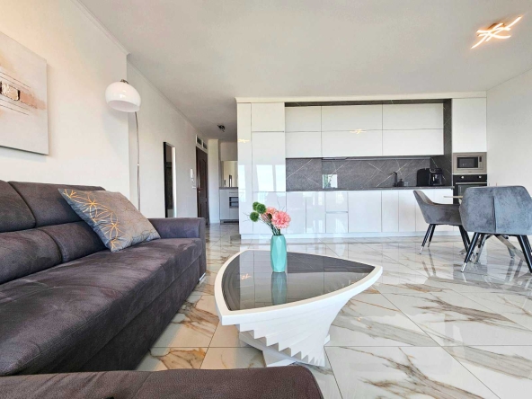 Тристаен апартамент в Балчик - 92 кв.м за 2120 €/кв.м - Снимка #1