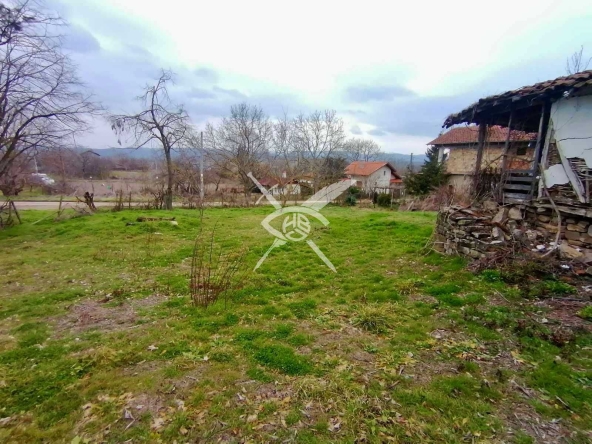 Парцел в с. Шиварово, Област Бургас - 1052 кв.м за 30 €/кв.м - Снимка #1