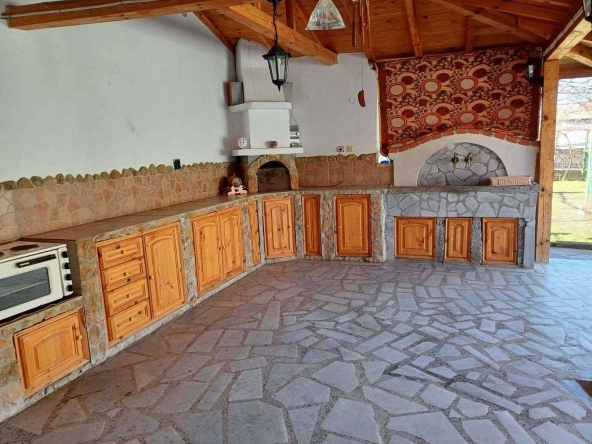 Къща в с. Садовец, Област Плевен - 192 кв.м за 174 €/кв.м - Снимка #1