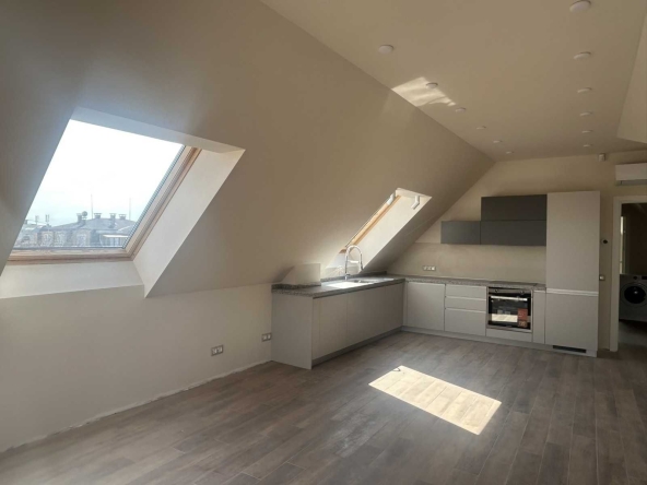 Дава се под наем Четиристаен апартамент в София, Изток - 100 кв.м за 1500 € - Снимка #1