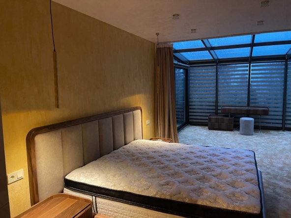 Дава се под наем Тристаен апартамент в София, Бояна - 400 кв.м за 2500 € - Снимка #1