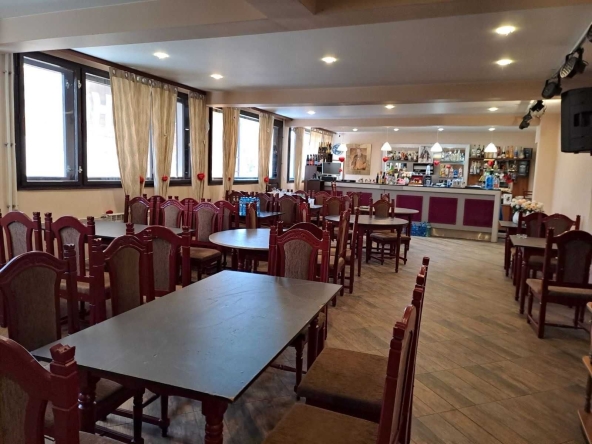 Дава се под наем Заведение в Дебелец - 500 кв.м за 1530 € - Снимка #1