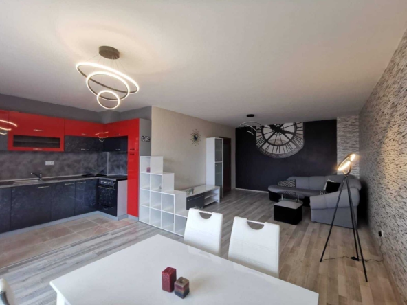 Дава се под наем Тристаен апартамент в София, Надежда 4 - 130 кв.м за 775 € - Снимка #1