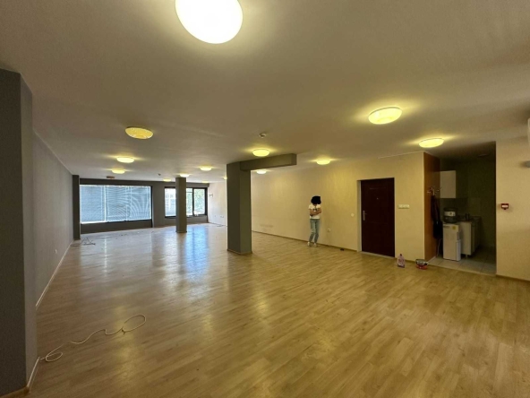 Дава се под наем Офис в Пловдив, Кършияка - 140 кв.м за 790.5 € - Снимка #1