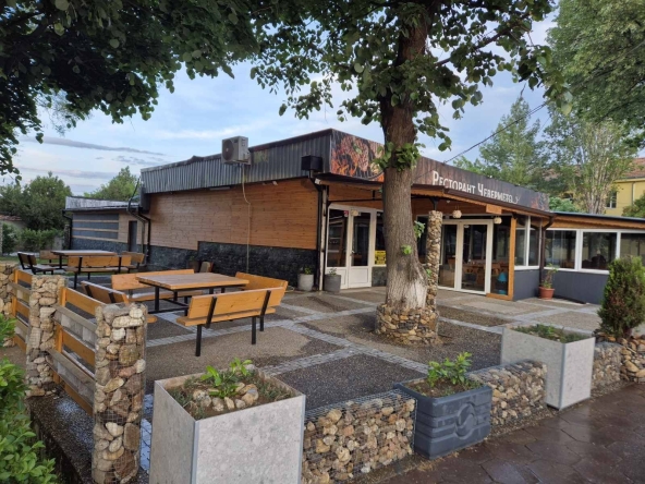 Дава се под наем Заведение в Пазарджик, Идеален център - 200 кв.м за 663 € - Снимка #1