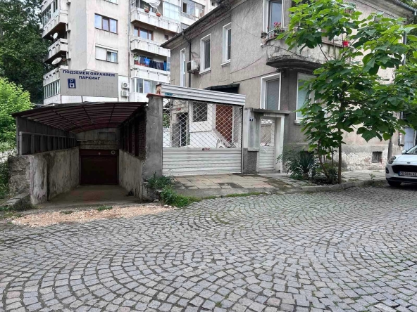 Дава се под наем Гараж / Паркомясто в Пловдив, Център - 20 кв.м за 102 € - Снимка #1