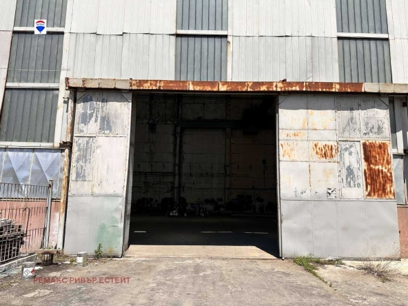 Дава се под наем Промишлена сграда в Русе, Промишлена зона - Изток - 1300 кв.м за 2395 € - Снимка #1