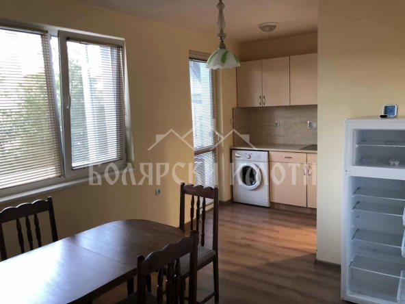 Дава се под наем Двустаен апартамент в Велико Търново, Център - 55 кв.м за 306 € - Снимка #1