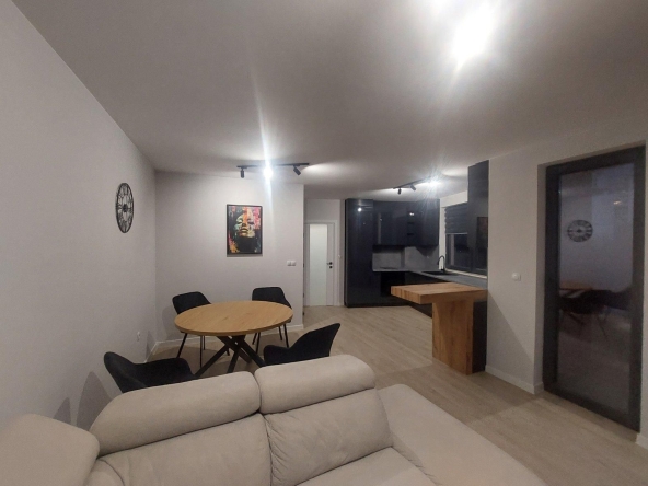 Дава се под наем Тристаен апартамент в Пловдив, Каменица 1 - 80 кв.м за 765 € - Снимка #1