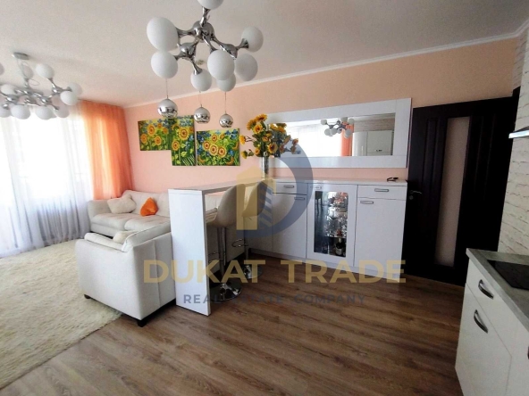 Дава се под наем Тристаен апартамент в с. Шкорпиловци, Област Варна - 118 кв.м за 135000 € - Снимка #1