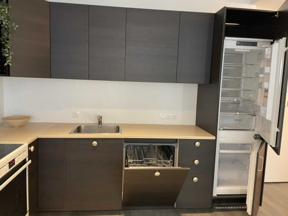 Дава се под наем Двустаен апартамент в София, Дружба 2 - 81 кв.м за 650 € - Снимка #1