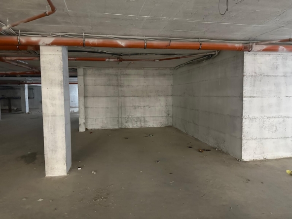 Гараж / Паркомясто в Бургас, Изгрев - 25 кв.м за 1000 €/кв.м - Снимка #1