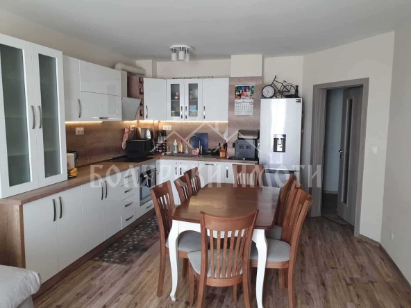 Тристаен апартамент в Велико Търново, Бузлуджа - 117 кв.м за 1582 €/кв.м - Снимка #1