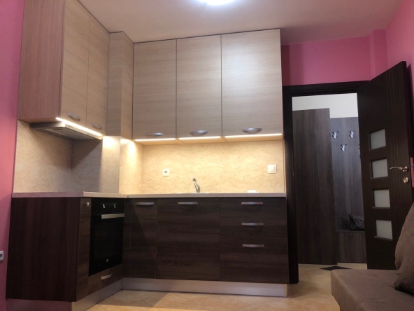 Дава се под наем Двустаен апартамент в Перник, Изток - 56 кв.м за 357 € - Снимка #1