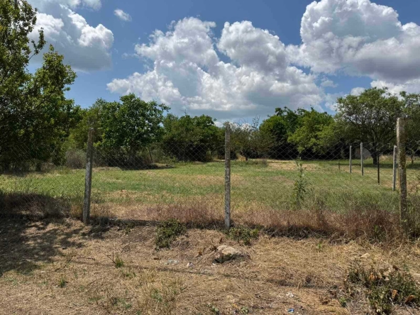 Парцел в с. Аврен, Област Варна - 860 кв.м за 26 €/кв.м - Снимка #1