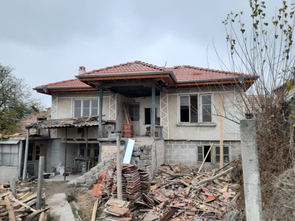 Къща в с. Стоян Михайловски, Област Шумен - 75 кв.м за 306 €/кв.м - Снимка #1