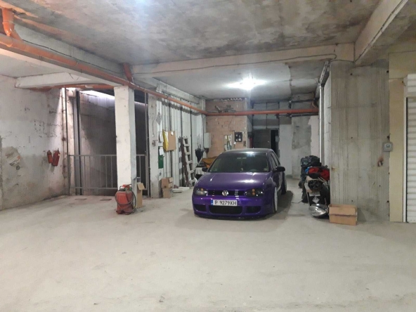 Дава се под наем Гараж / Паркомясто в Варна, Автогара - 5 кв.м за 25.5 € - Снимка #1