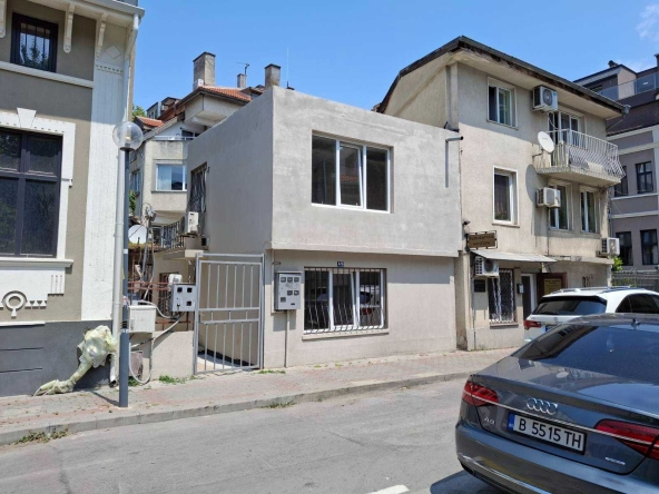 Дава се под наем Офис в Варна, Бизнес хотел - 67 кв.м за 765 € - Снимка #1