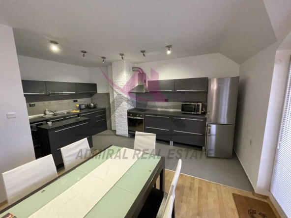 Дава се под наем Тристаен апартамент в Варна, Спортна зала - 90 кв.м за 800 € - Снимка #1