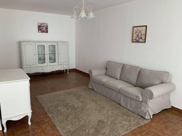 Дава се под наем Тристаен апартамент в София, Бъкстон - 130 кв.м за 650 € - Снимка #1