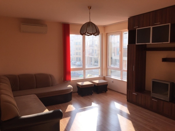 Дава се под наем Тристаен апартамент в Варна, Възраждане 1 - 89 кв.м за 612 € - Снимка #1