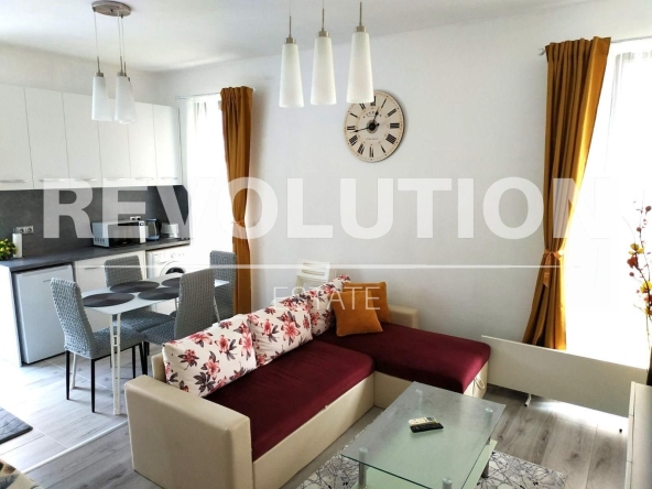 Дава се под наем Двустаен апартамент в Варна, Център - 54 кв.м за 650 € - Снимка #1